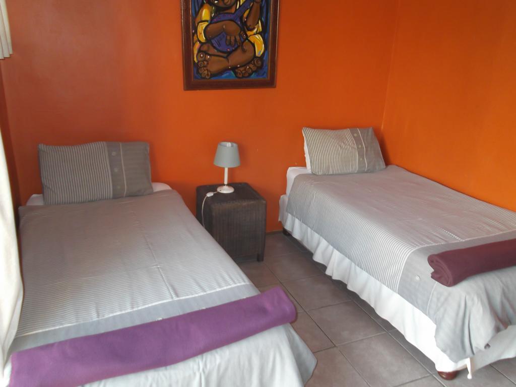 Jungle Monkey Backpackers Port Saint Johnʼs Exterior foto
